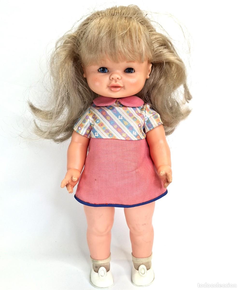 Mu&ntilde;ecas espa&ntilde;olas modernas: MU&Ntilde;ECA MALENI DE FAMOSA, VESTIDA DE ORIGEN, LE FALTA LAVADO.