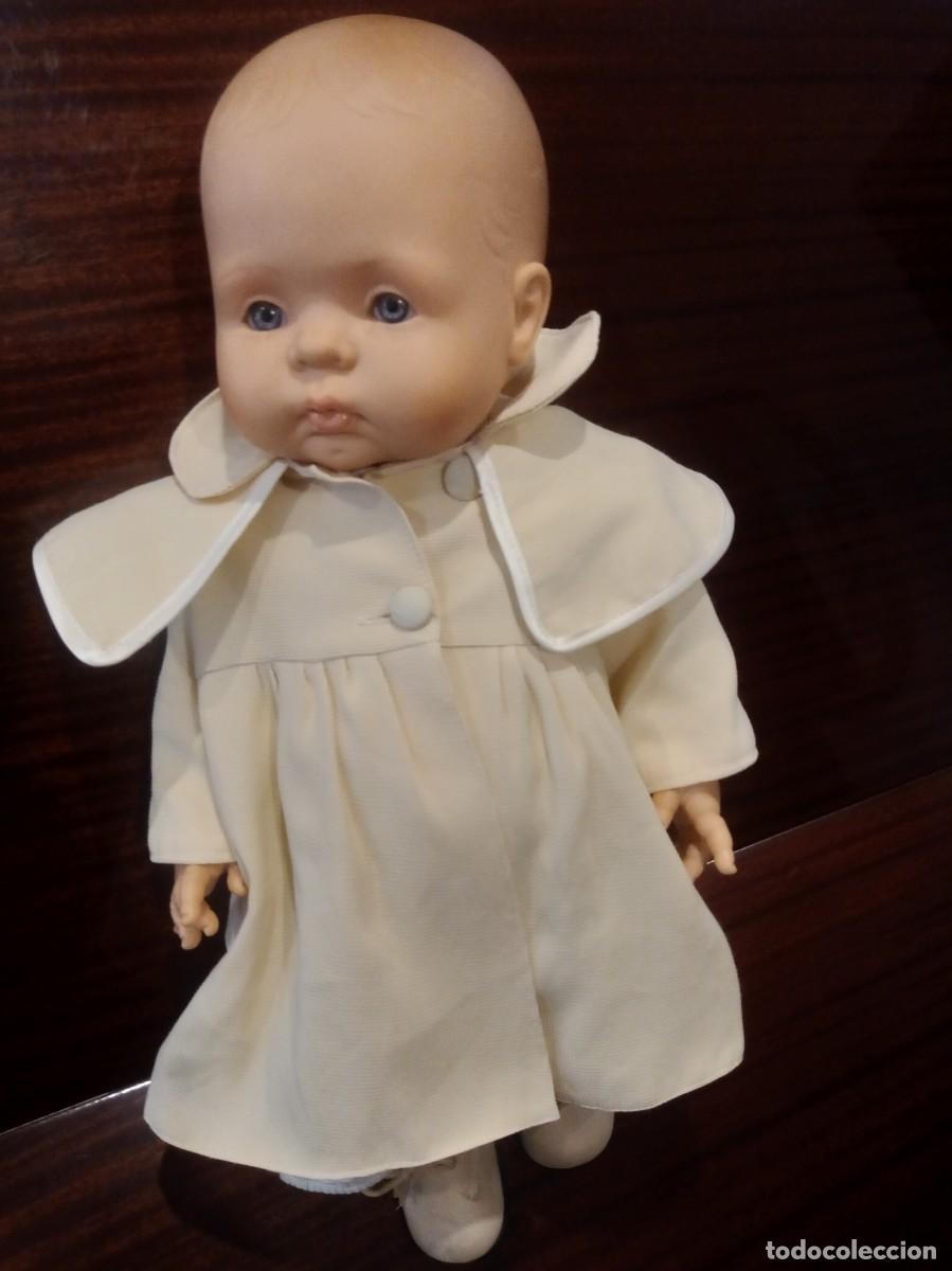 Mu&ntilde;ecas espa&ntilde;olas modernas: Mu&ntilde;eca grande Asi con vestido abrigo y zapatos originales a&ntilde;o 2000