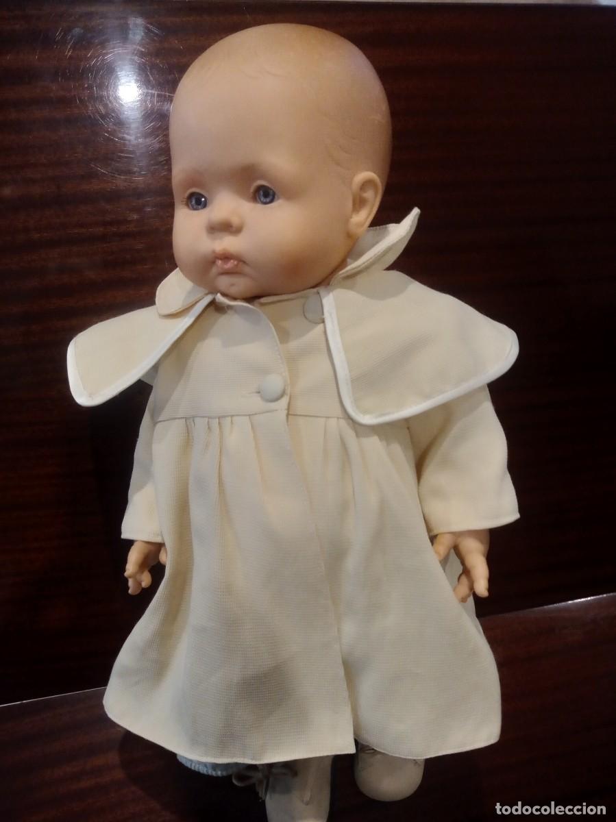 Mu&ntilde;ecas espa&ntilde;olas modernas: Mu&ntilde;eca grande Asi con vestido abrigo y zapatos originales a&ntilde;o 2000