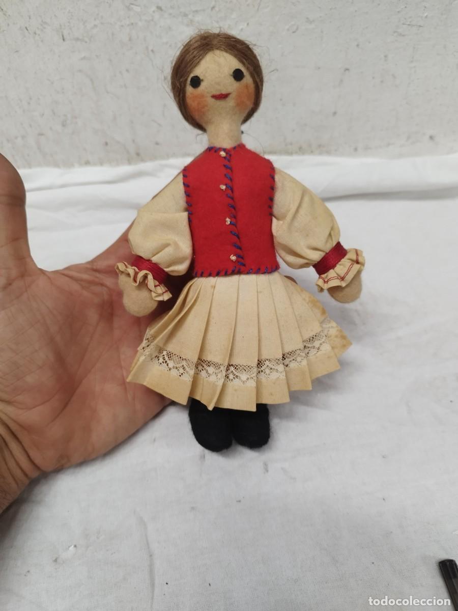 Mu&ntilde;ecas espa&ntilde;olas modernas: Mu&ntilde;eca antigua de trapo y fieltro con traje regional folcl&oacute;rico - Vintage a&ntilde;os 50/60.