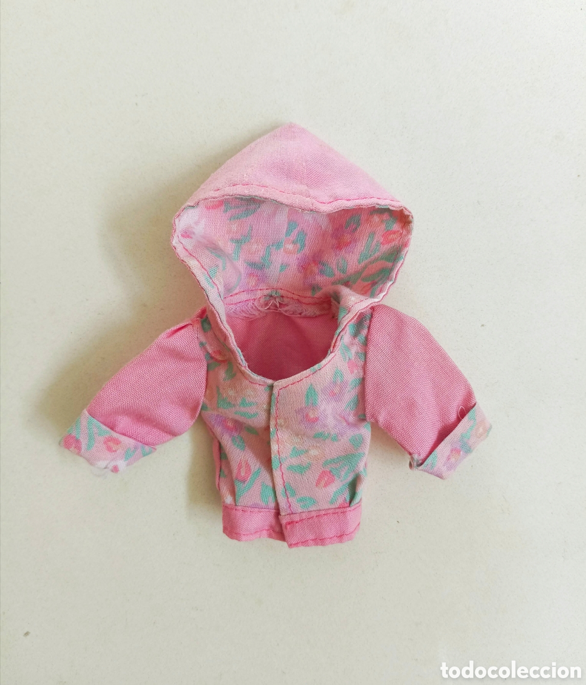 Mu&ntilde;ecas espa&ntilde;olas modernas: Chabel conjunto Lluvia chaqueta rosa con capucha Feber a&ntilde;os 80