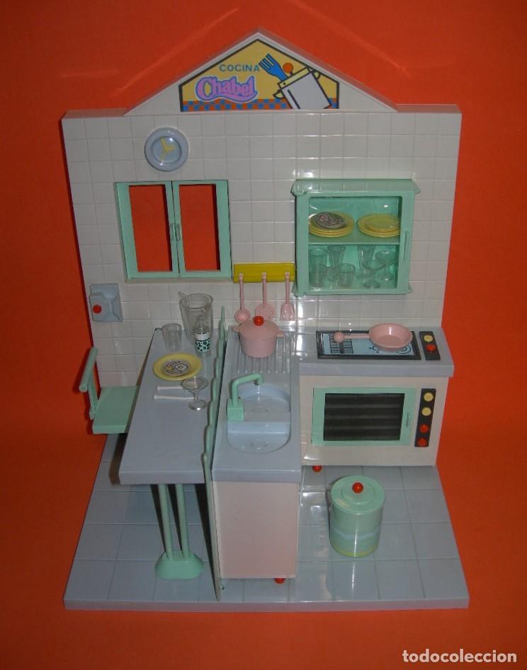 Mu&ntilde;ecas espa&ntilde;olas modernas: COCINA ORIGINAL DE LA MU&Ntilde;ECA CHABEL CON MUCHOS ACCESORIOS - M&Oacute;DULO CHABEL Y SU COCINA - FEBER -