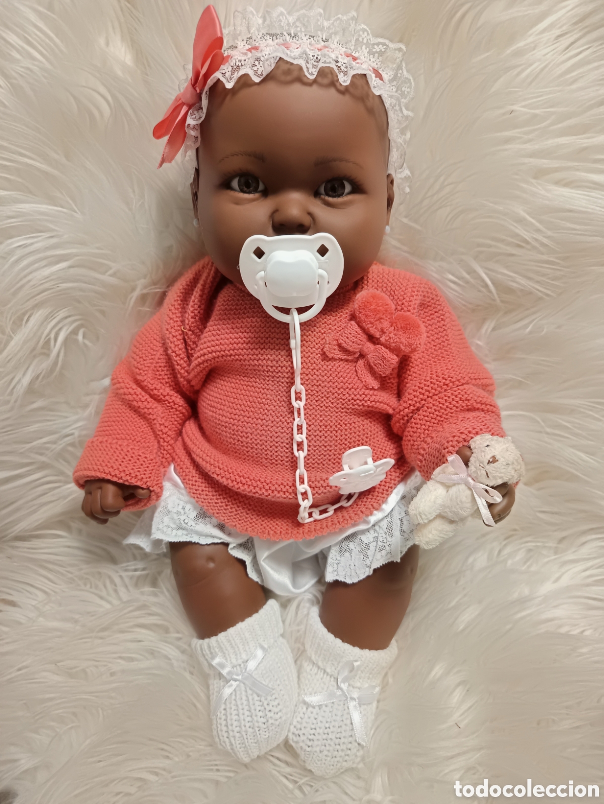 Mu&ntilde;ecas espa&ntilde;olas modernas: Preciosa Mu&ntilde;eca beb&eacute; negra J. Berna 45 cm