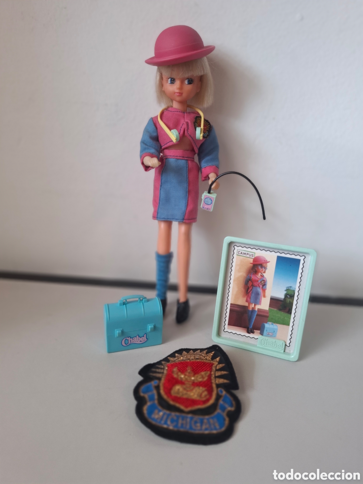 Moderne spanische Puppen: Mu&ntilde;eca Chabel high school Feber