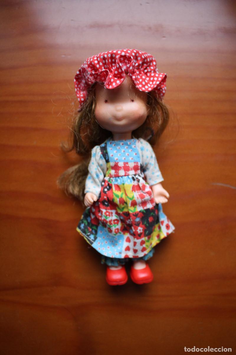 Mu&ntilde;ecas espa&ntilde;olas modernas: Amy, la prima de Laura y To&ntilde;o de Holly Hobbie.