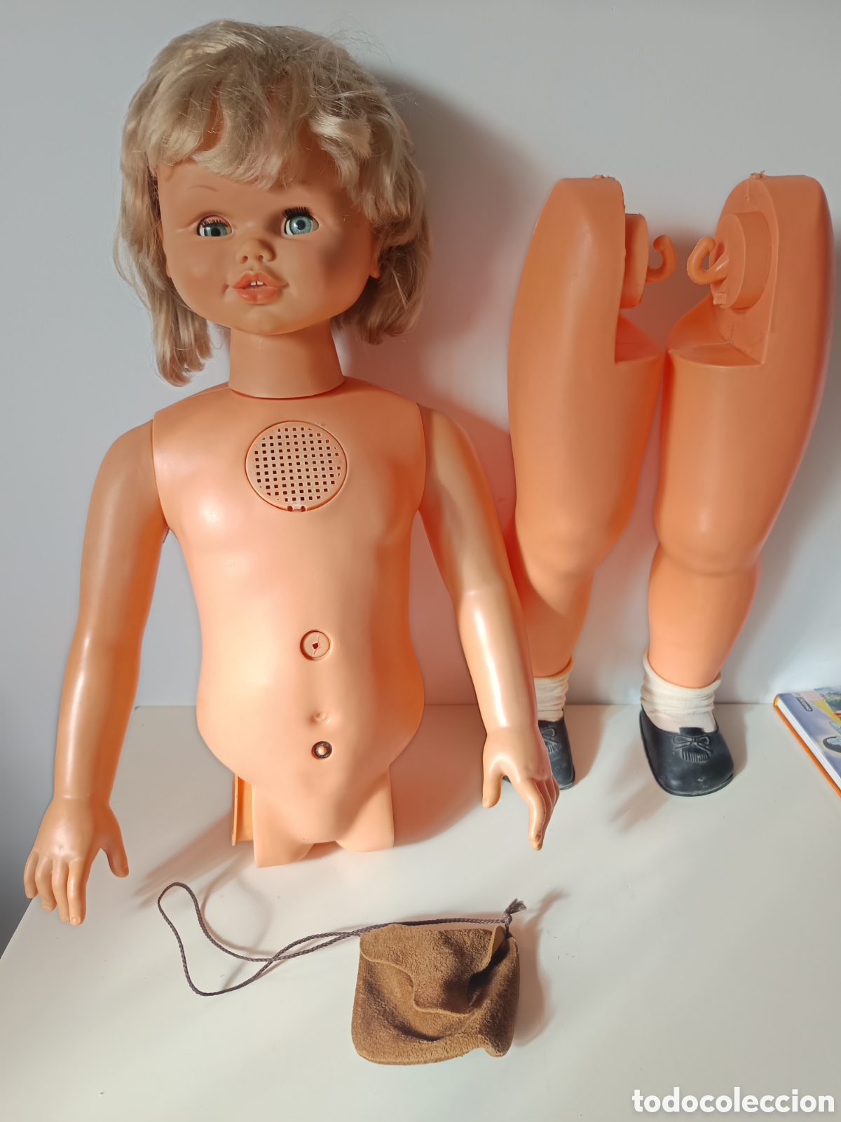 Mu&ntilde;ecas espa&ntilde;olas modernas: Antigua gran mu&ntilde;eca Rosaura ojos azules rubia, completa con ropa original a&ntilde;os 80