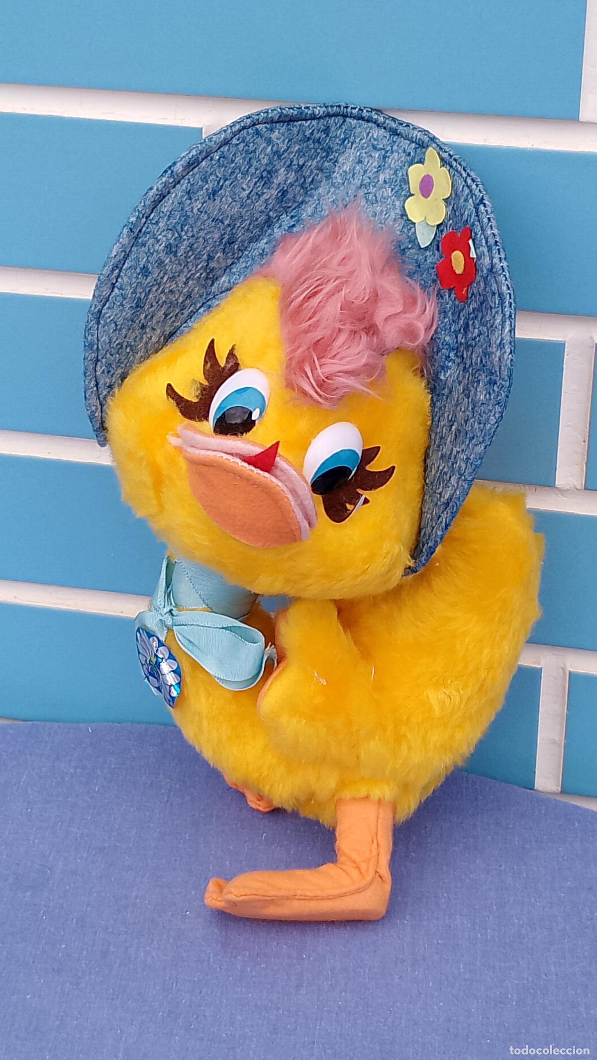 Mu&ntilde;ecas espa&ntilde;olas modernas: Antigua mu&ntilde;eca de peluche Pata patita de Layna, con etiqueta