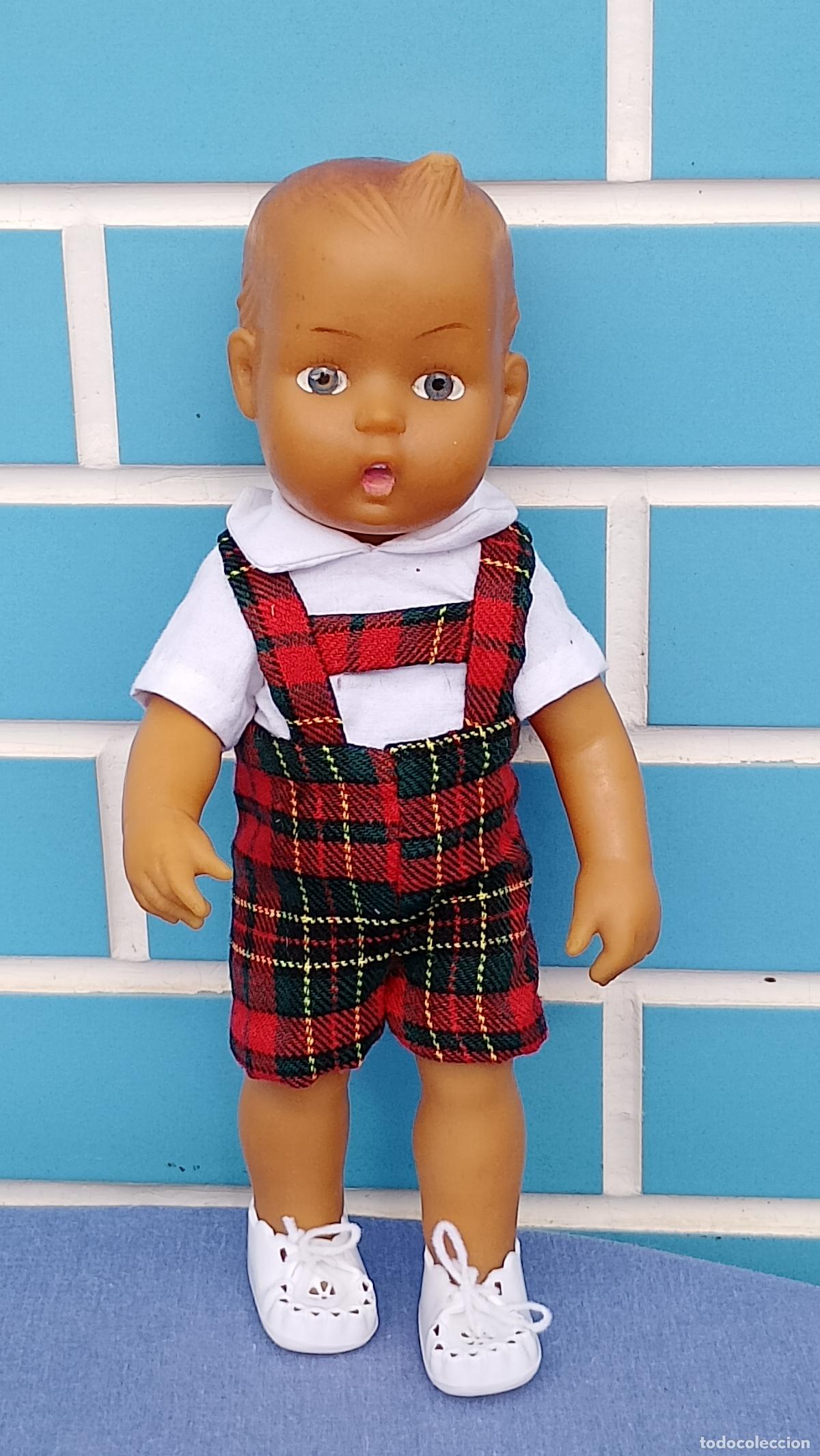 Mu&ntilde;ecas espa&ntilde;olas modernas: Antiguo mu&ntilde;eco ni&ntilde;o de goma estilo M.I. Hummel de Goebel