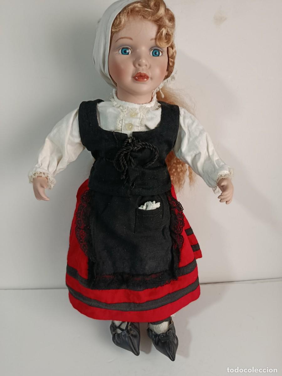 Mu&ntilde;ecas espa&ntilde;olas modernas: MU&Ntilde;ECA DE PORCELANA VASCA A&Ntilde;OS 70. HILANDERA.45cm
