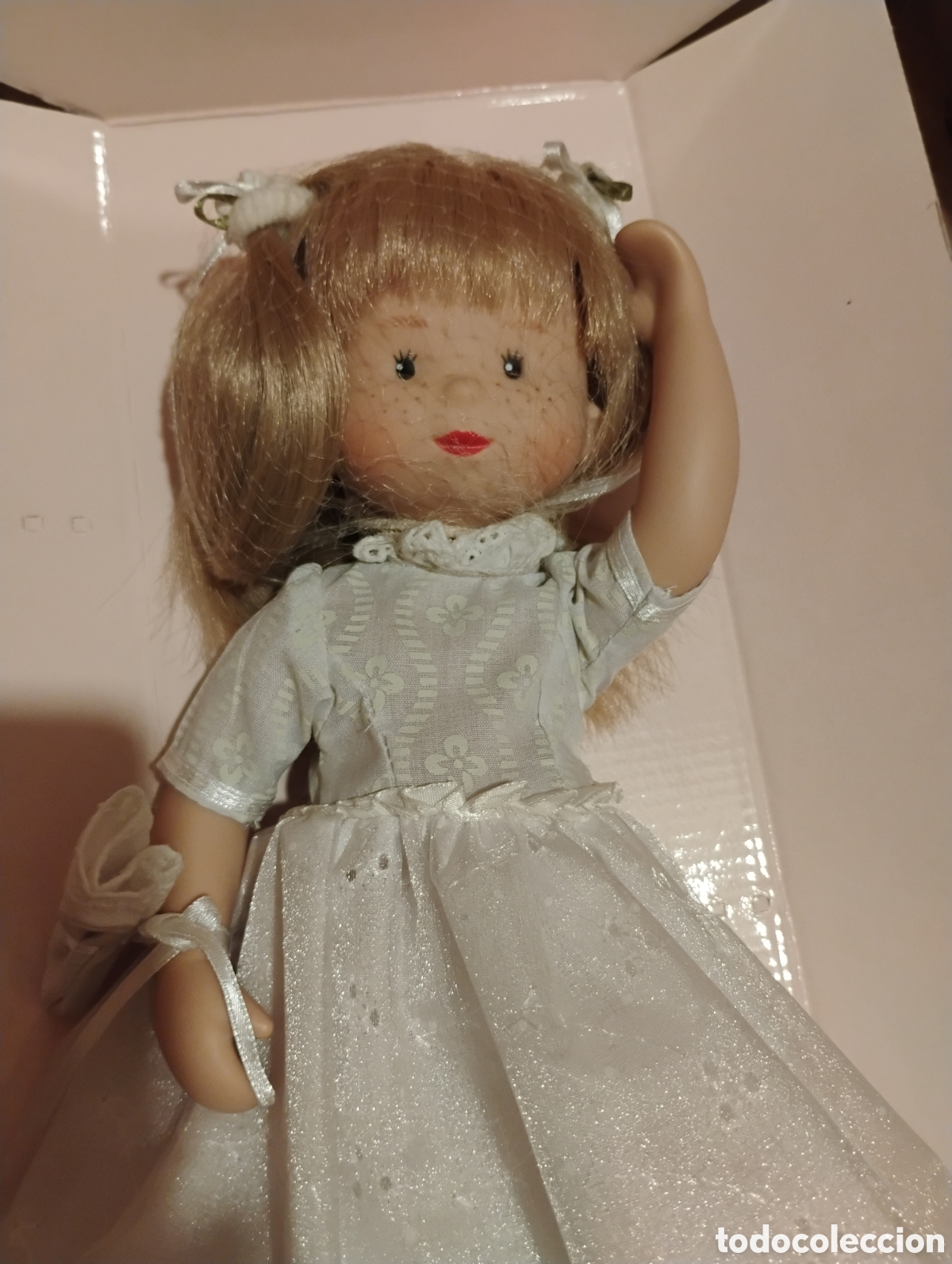 Mu&ntilde;ecas espa&ntilde;olas modernas: &diams;Mu&ntilde;eca Mariquita Model Comuni&oacute;n (Mariquita P&eacute;rez) - Versi&oacute;n Rubia - Nueva (Caja con celof&aacute;n)