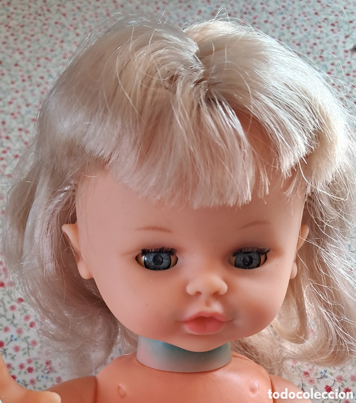 Mu&ntilde;ecas espa&ntilde;olas modernas: Mu&ntilde;eca Primera Comunion de pila andadora, con vela