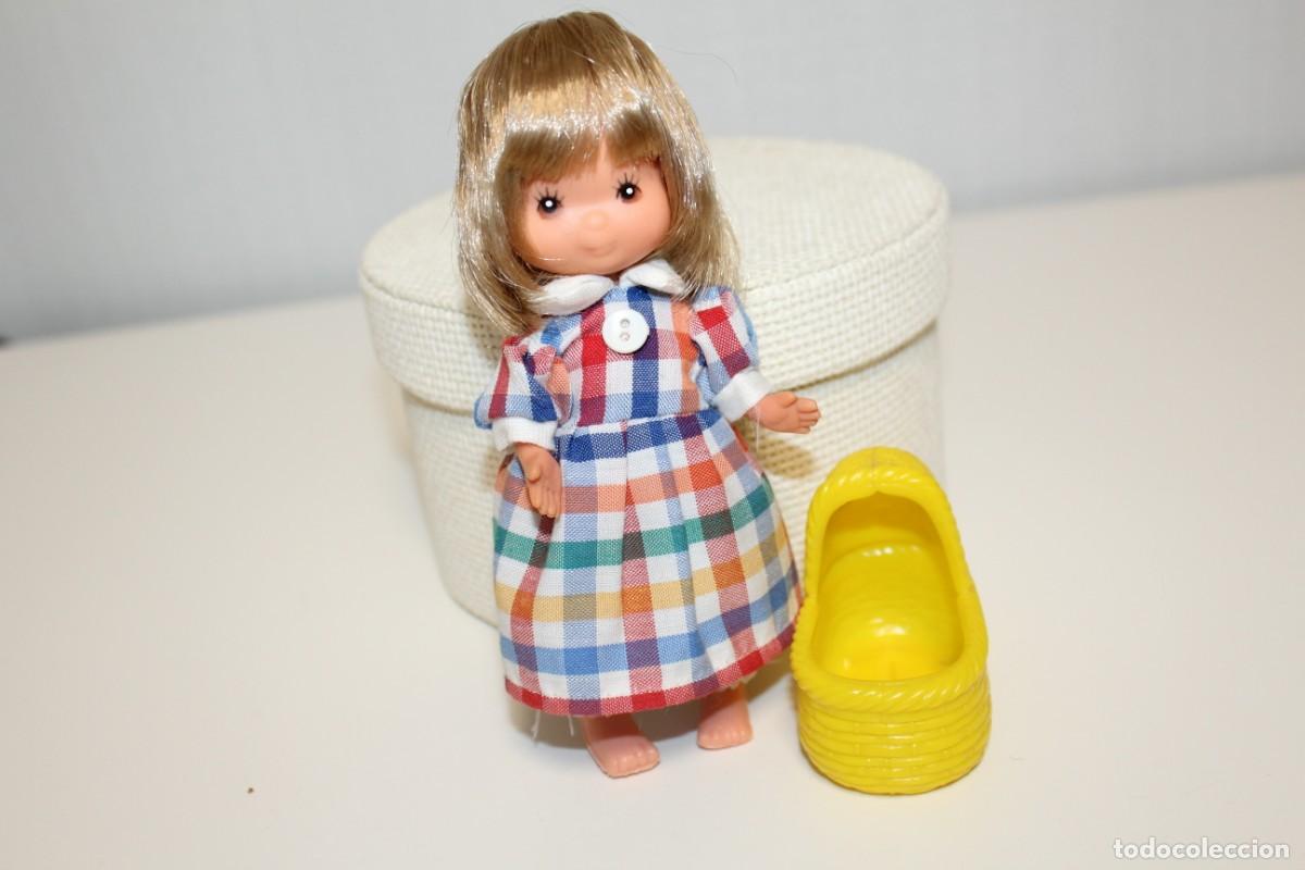 Mu&ntilde;ecas espa&ntilde;olas modernas: MU&Ntilde;ECA LAURA DE LAS MONTA&Ntilde;AS DE TOYSE - A&Ntilde;OS 70