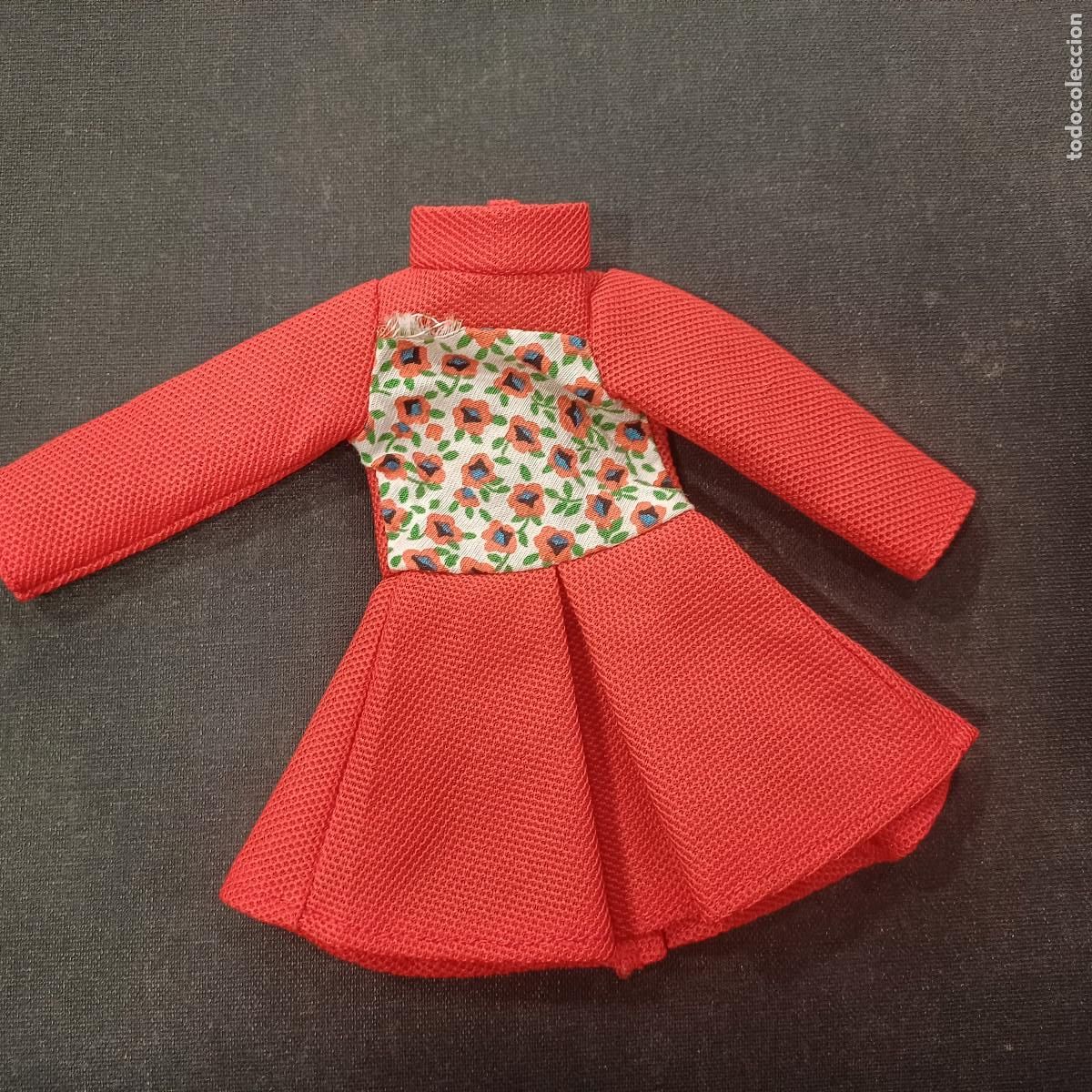 Mu&ntilde;ecas espa&ntilde;olas modernas: TRAJE/VESTIDO ROJO DE CARINA DE VICMA.
