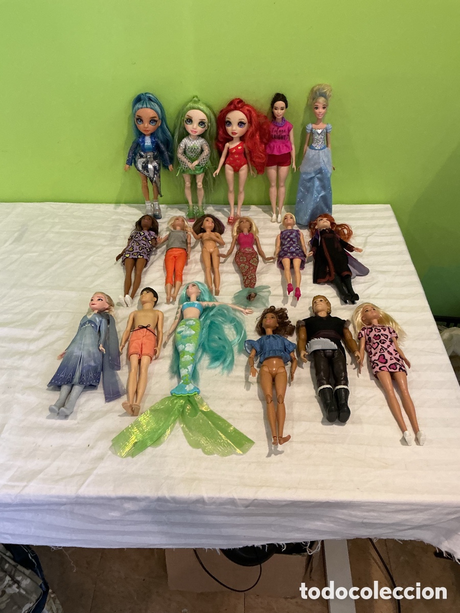 Mu&ntilde;ecas espa&ntilde;olas modernas: Lote de 17 mu&ntilde;ecas y mu&ntilde;ecos Barbie, princesas Disney y otros modelos