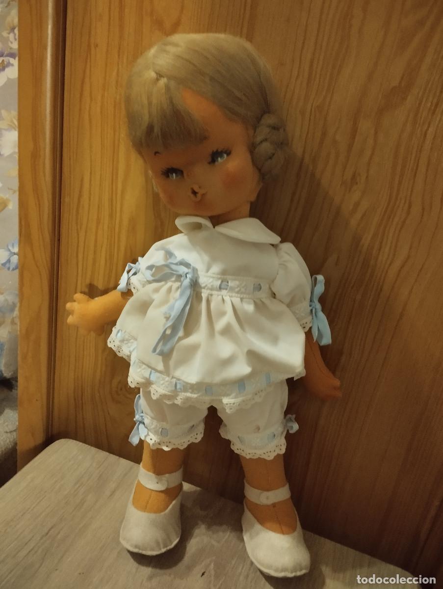 Mu&ntilde;ecas espa&ntilde;olas modernas: mu&ntilde;eca de fieltro de 39cm