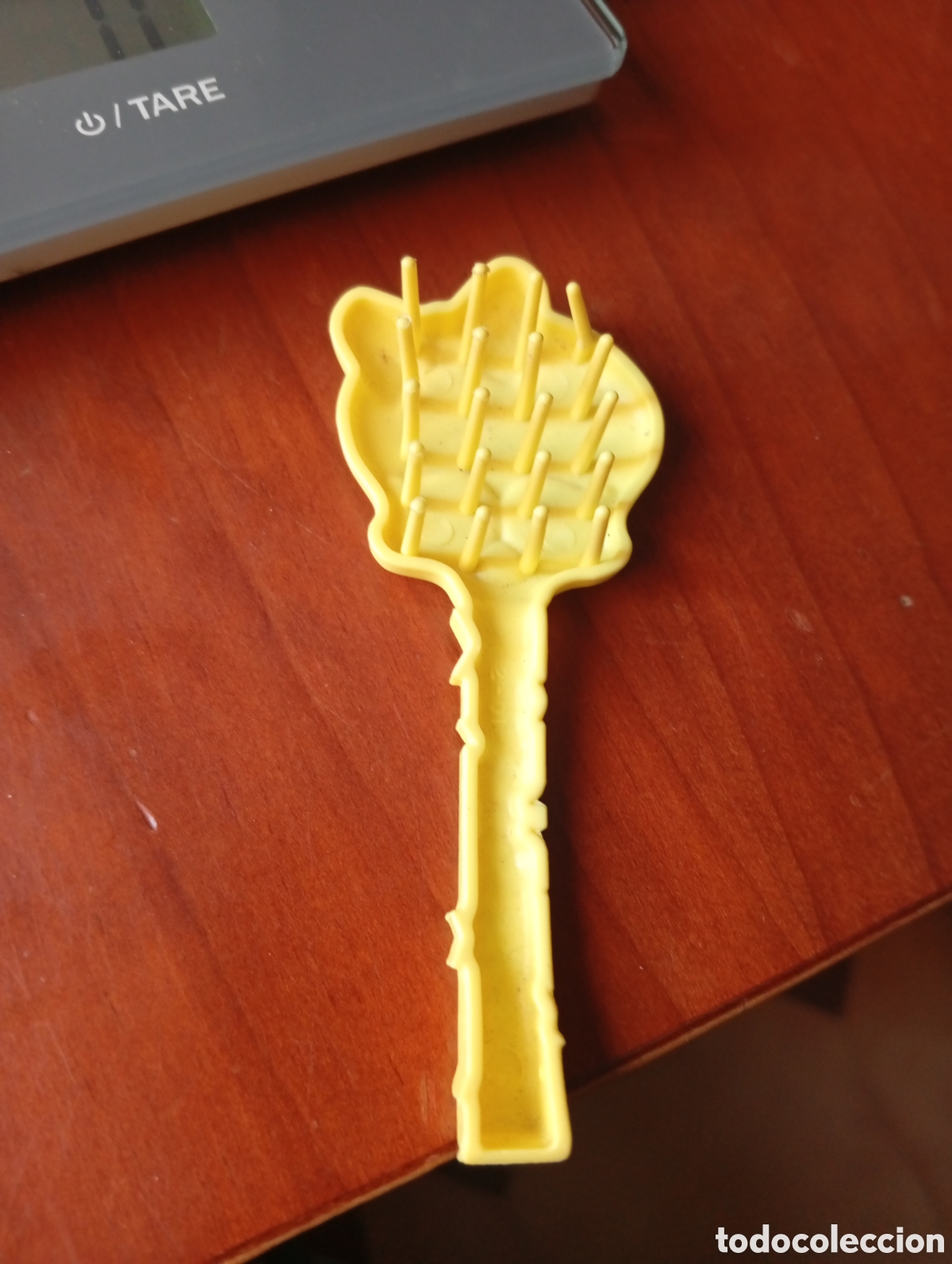 Mu&ntilde;ecas espa&ntilde;olas modernas: PEINE MU&Ntilde;ECA MONSTER HIGH AMARILLO - Foto 2