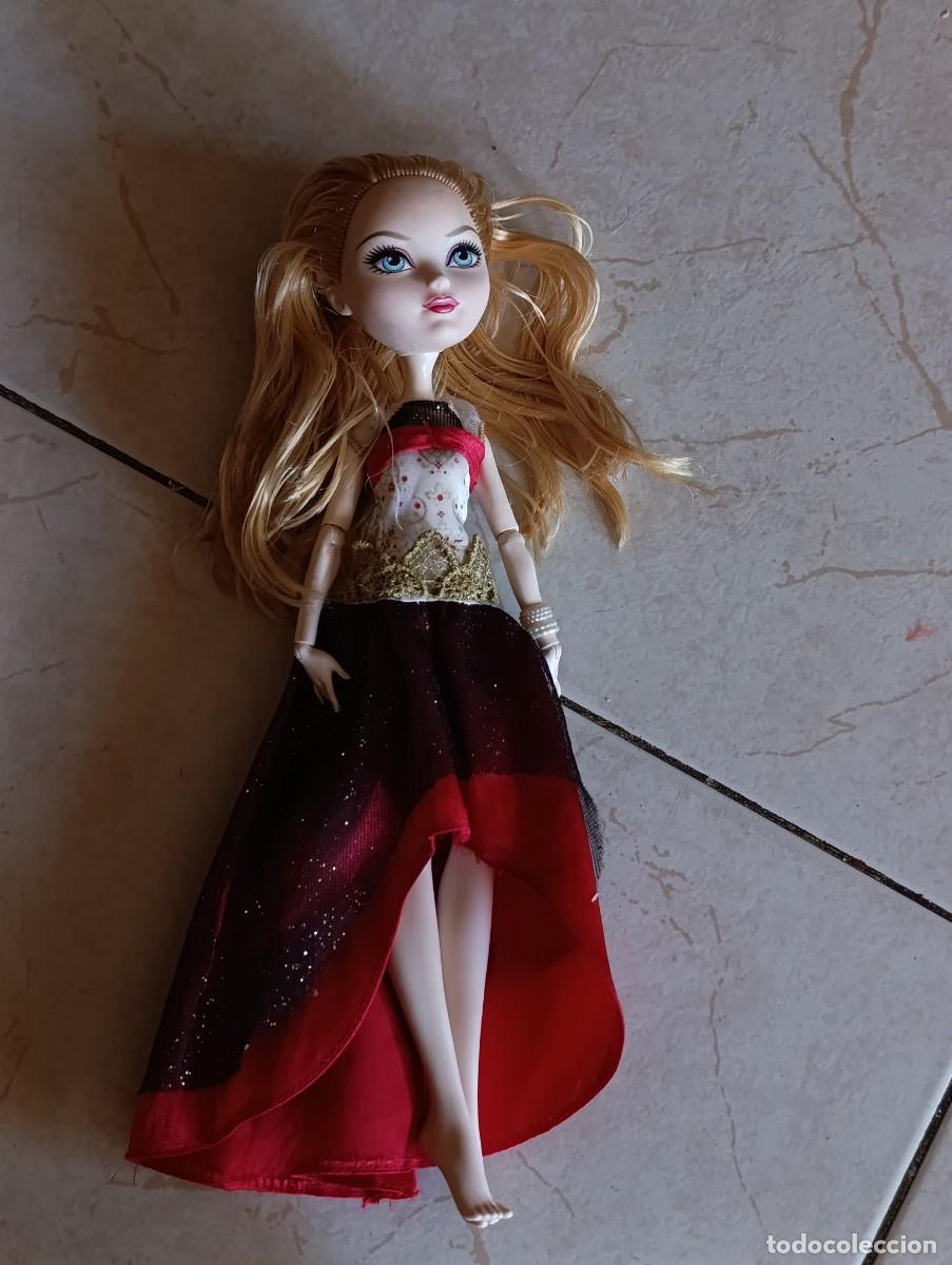 Mu&ntilde;ecas espa&ntilde;olas modernas: Ever After High Apple White Legacy Day BCF49 con vestido original