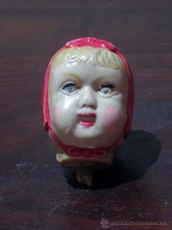 Mu&ntilde;ecas extranjeras: SONAJERO ANTIGUO DE CELULOIDE FINALES S XIX DOS CARAS - Foto 1