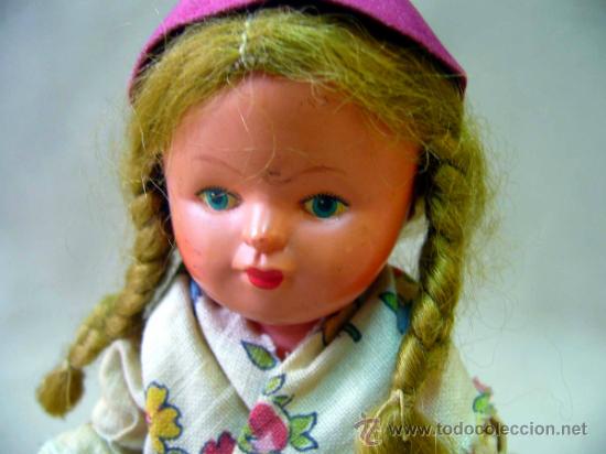 Mu&ntilde;ecas extranjeras: MU&Ntilde;ECA REGIONAL, ALEMANA, A CUERDA, DE PLASTICO, CABEZA DE CELULOIDE, 17 CM - Foto 3