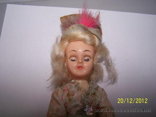 Mu&ntilde;ecas extranjeras: MU&Ntilde;ECA DE PLASTCO ANTIGUA - Foto 3