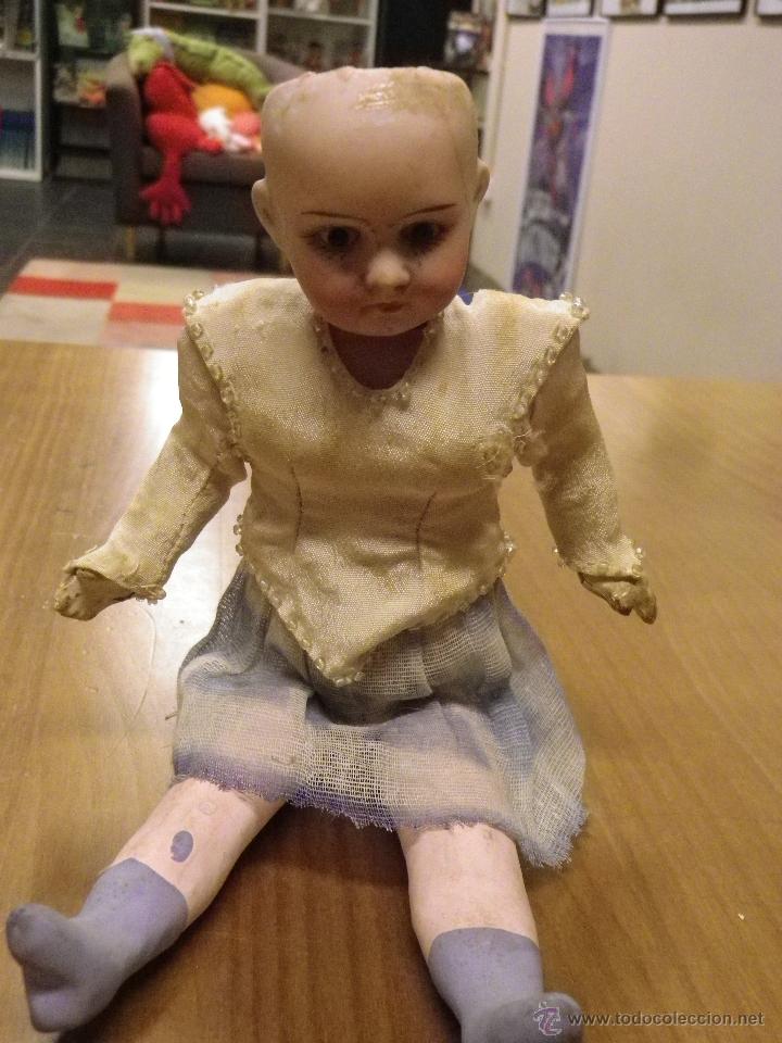 Mu&ntilde;ecas extranjeras: Mu&ntilde;eca antigua con cabeza de porcelana - Foto 1