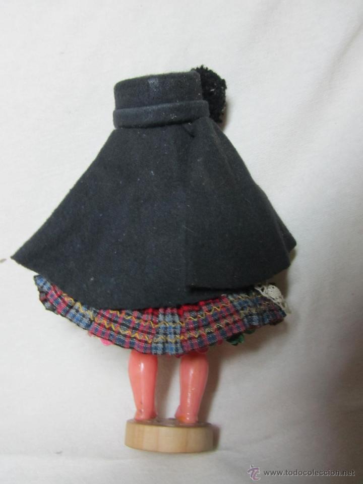 Mu&ntilde;ecas extranjeras: Mu&ntilde;eca de celuloide ojos durmientes Traje muy ornamentado - Foto 9