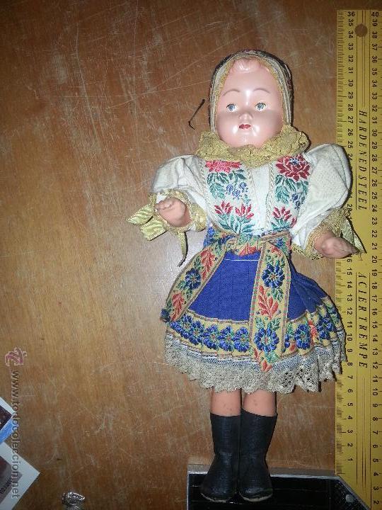 Mu&ntilde;ecas extranjeras: antigua mu&ntilde;eca espectacuar vestida - Foto 1