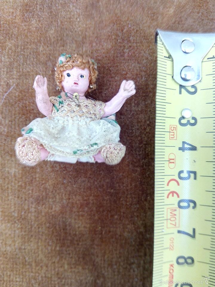 Mu&ntilde;ecas extranjeras: Mu&ntilde;eca antigua con vestido - Foto 1