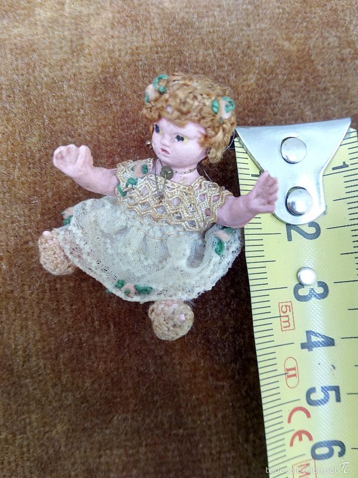 Mu&ntilde;ecas extranjeras: Mu&ntilde;eca antigua con vestido - Foto 3