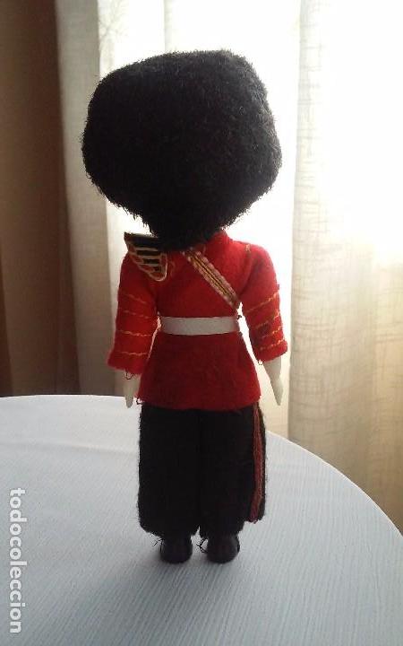 Mu&ntilde;ecas extranjeras: Mu&ntilde;eco antiguo de celuloide con uniforme de soldado - Foto 2