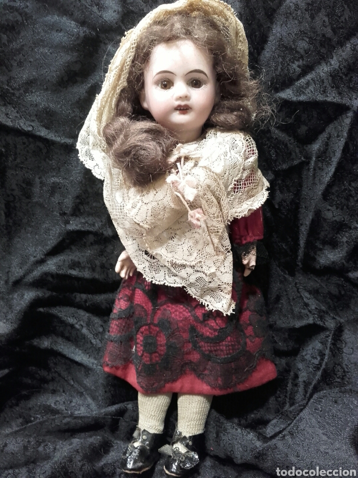 Mu&ntilde;ecas extranjeras: MU&Ntilde;ECA DE PORCELANA CON TRAJE REGIONAL. - Foto 1