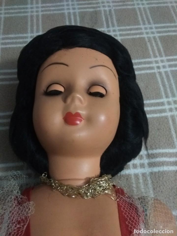 Mu&ntilde;ecas extranjeras: Preciosa mu&ntilde;eca de cart&oacute;n piedra - Foto 2