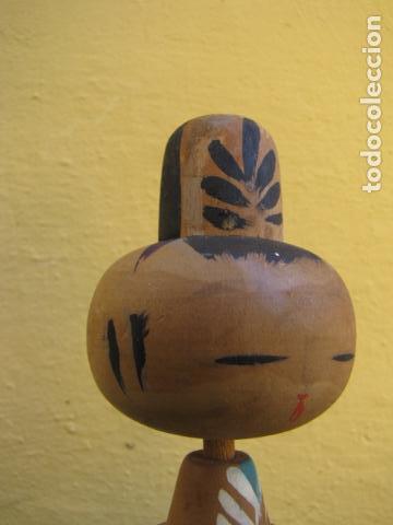 Mu&ntilde;ecas extranjeras: Mu&ntilde;eco japon&eacute;s Kokeshi. Madera. Con chonmage - Foto 1