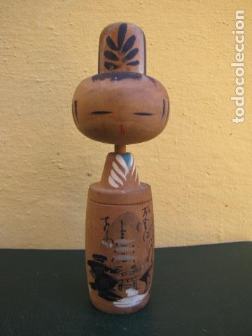 Mu&ntilde;ecas extranjeras: Mu&ntilde;eco japon&eacute;s Kokeshi. Madera. Con chonmage - Foto 2