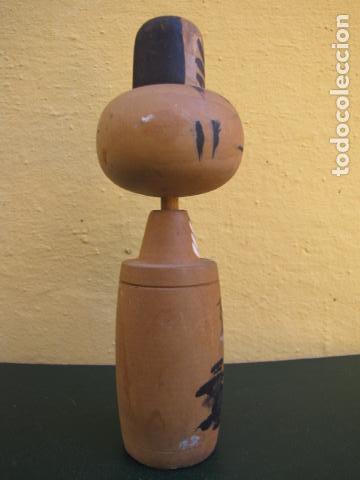 Mu&ntilde;ecas extranjeras: Mu&ntilde;eco japon&eacute;s Kokeshi. Madera. Con chonmage - Foto 5