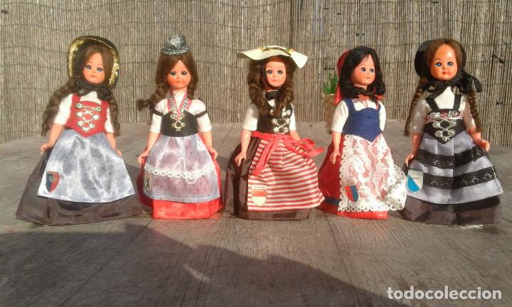 Mu&ntilde;ecas extranjeras: Serie de mu&ntilde;ecas antiguas regionales - Foto 1