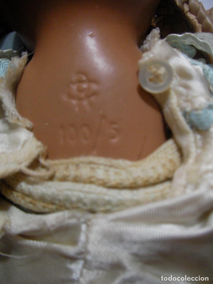 Mu&ntilde;ecas extranjeras: ANTIGUO MU&Ntilde;ECO CON CUNA CESTA DE MIMBRE - Foto 6