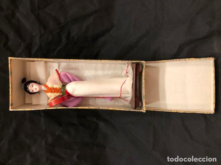 Mu&ntilde;ecas extranjeras: Mu&ntilde;eca china en su caja - Foto 2