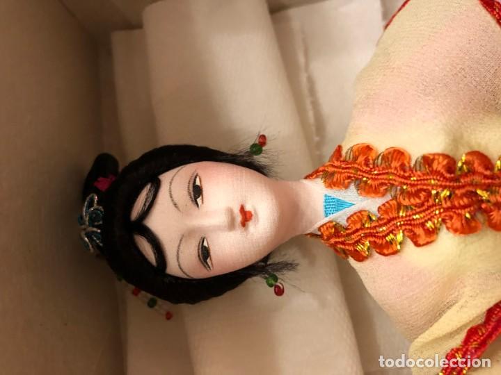 Mu&ntilde;ecas extranjeras: Mu&ntilde;eca china en su caja - Foto 3