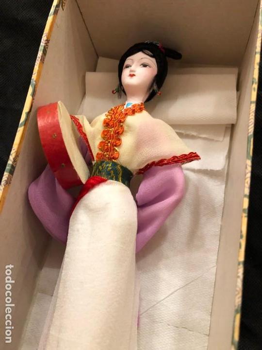 Mu&ntilde;ecas extranjeras: Mu&ntilde;eca china en su caja - Foto 1