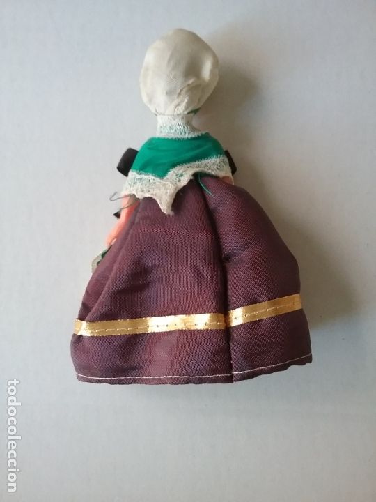 Mu&ntilde;ecas extranjeras: MU&Ntilde;ECA VESTIDA TRAJE REGIONAL BORDEAUX - Foto 2