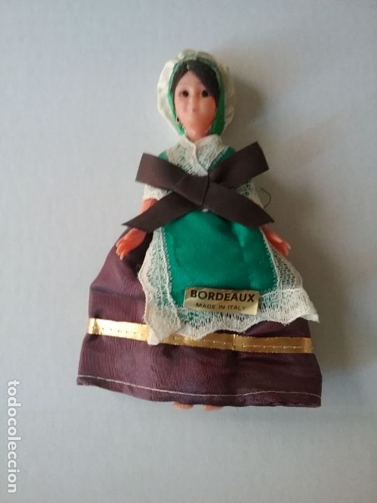 Mu&ntilde;ecas extranjeras: MU&Ntilde;ECA VESTIDA TRAJE REGIONAL BORDEAUX - Foto 1