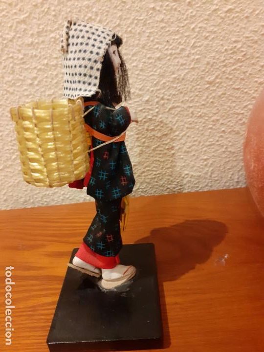 Mu&ntilde;ecas extranjeras: mu&ntilde;eca china de porcelana y textil - Foto 2