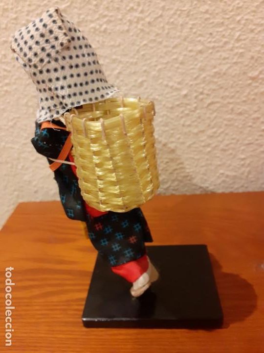 Mu&ntilde;ecas extranjeras: mu&ntilde;eca china de porcelana y textil - Foto 3