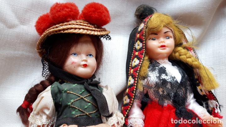 Mu&ntilde;ecas extranjeras: 2 mu&ntilde;ecas plastico antiguas - Foto 3