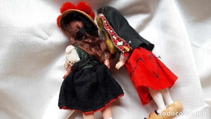 Mu&ntilde;ecas extranjeras: 2 mu&ntilde;ecas plastico antiguas - Foto 4