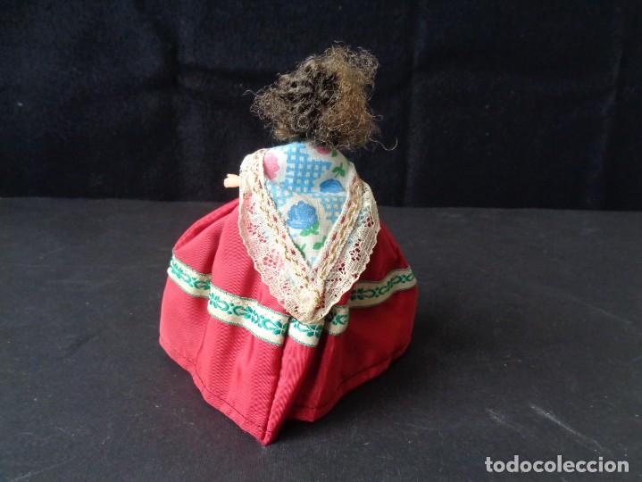 Mu&ntilde;ecas extranjeras: PEQUE&Ntilde;A MU&Ntilde;ECA VESTIDA DE EPOCA - Foto 3