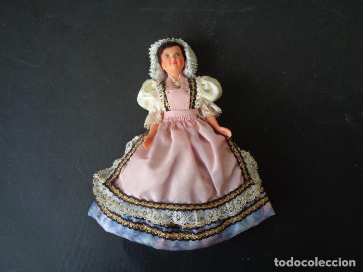 Mu&ntilde;ecas extranjeras: BONITA MU&Ntilde;ECA ANTIGUA DE PLASTICO - Foto 1