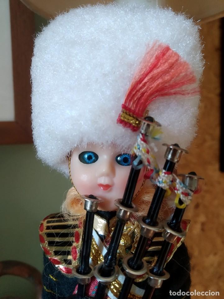 Mu&ntilde;ecas extranjeras: Peque&ntilde;a mu&ntilde;eca Londinense - Foto 1