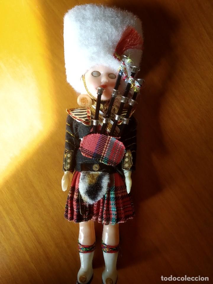 Mu&ntilde;ecas extranjeras: Peque&ntilde;a mu&ntilde;eca Londinense - Foto 3